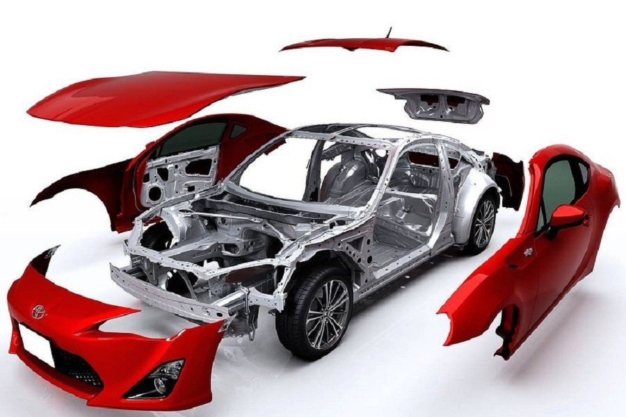 Схематичное изображение красной Тойоты. В центре — металлический каркас на колёсах. В стороны раздвинуты детали кузова.