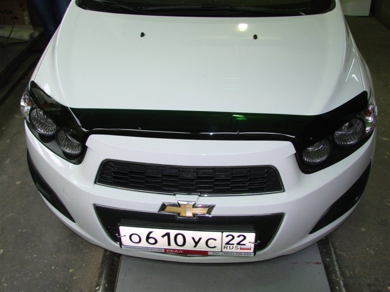 Дефлектор капота Chevrolet Aveo (Шевроле Авео) (2012-) (темный), SCHAVE1212